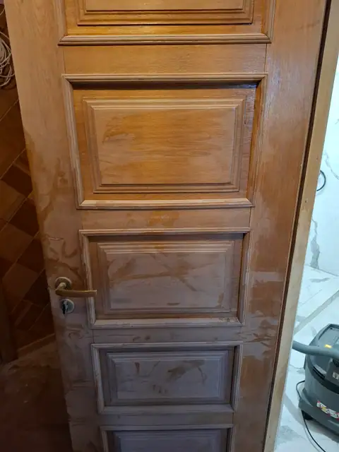 Medinės durys prieš valymą