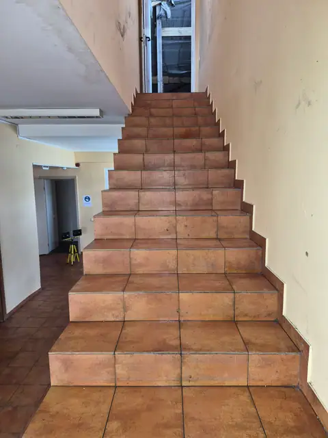 Terakotos plytelių laiptų pakopos