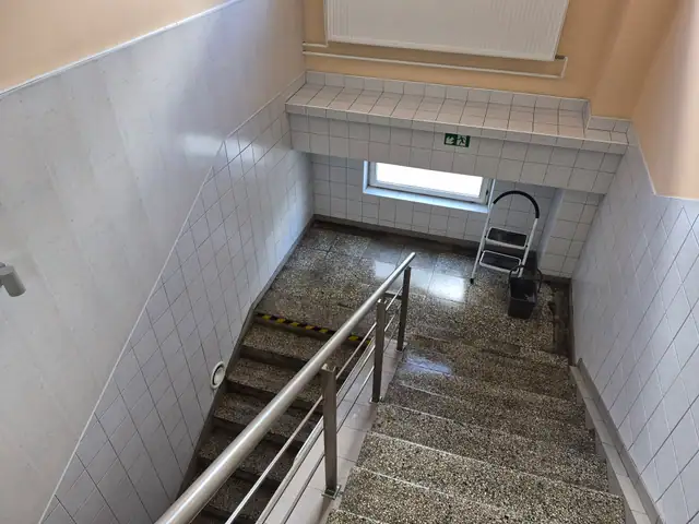 Plytelių laiptai ir turėklai